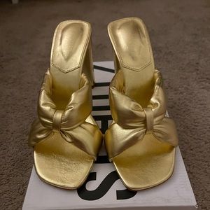 Gold mules